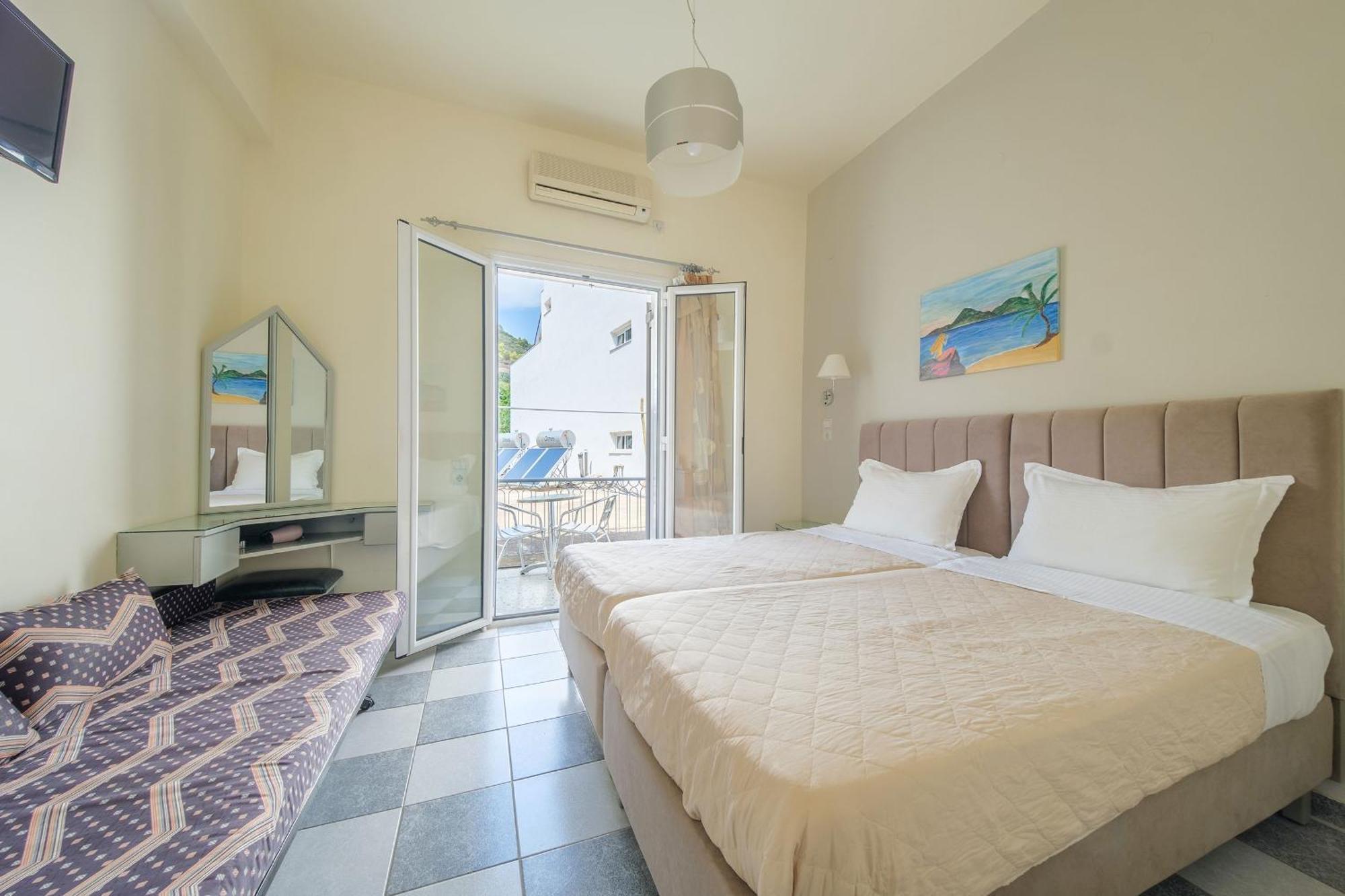 Golden Moon Hotel Tolo Ngoại thất bức ảnh