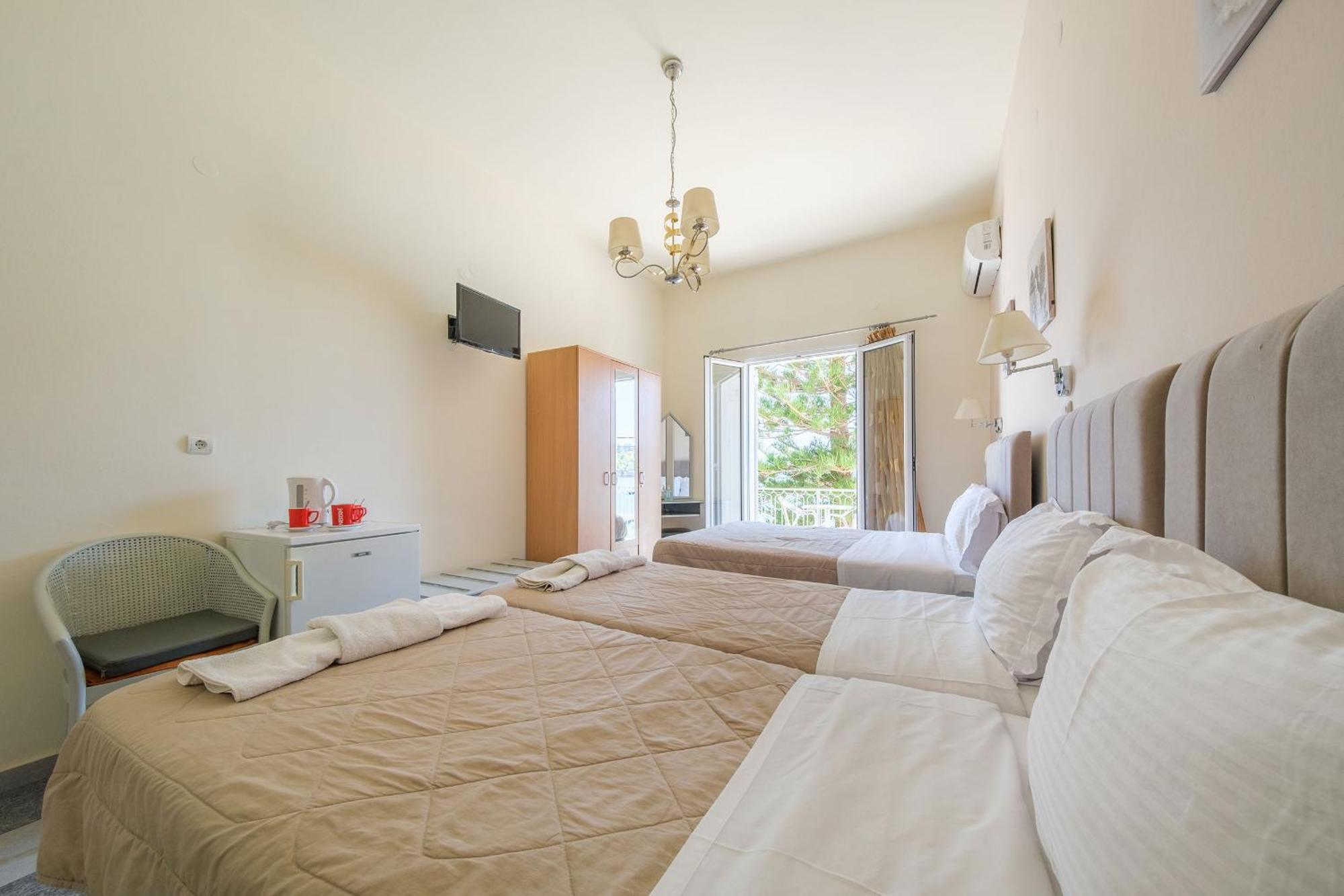 Golden Moon Hotel Tolo Ngoại thất bức ảnh