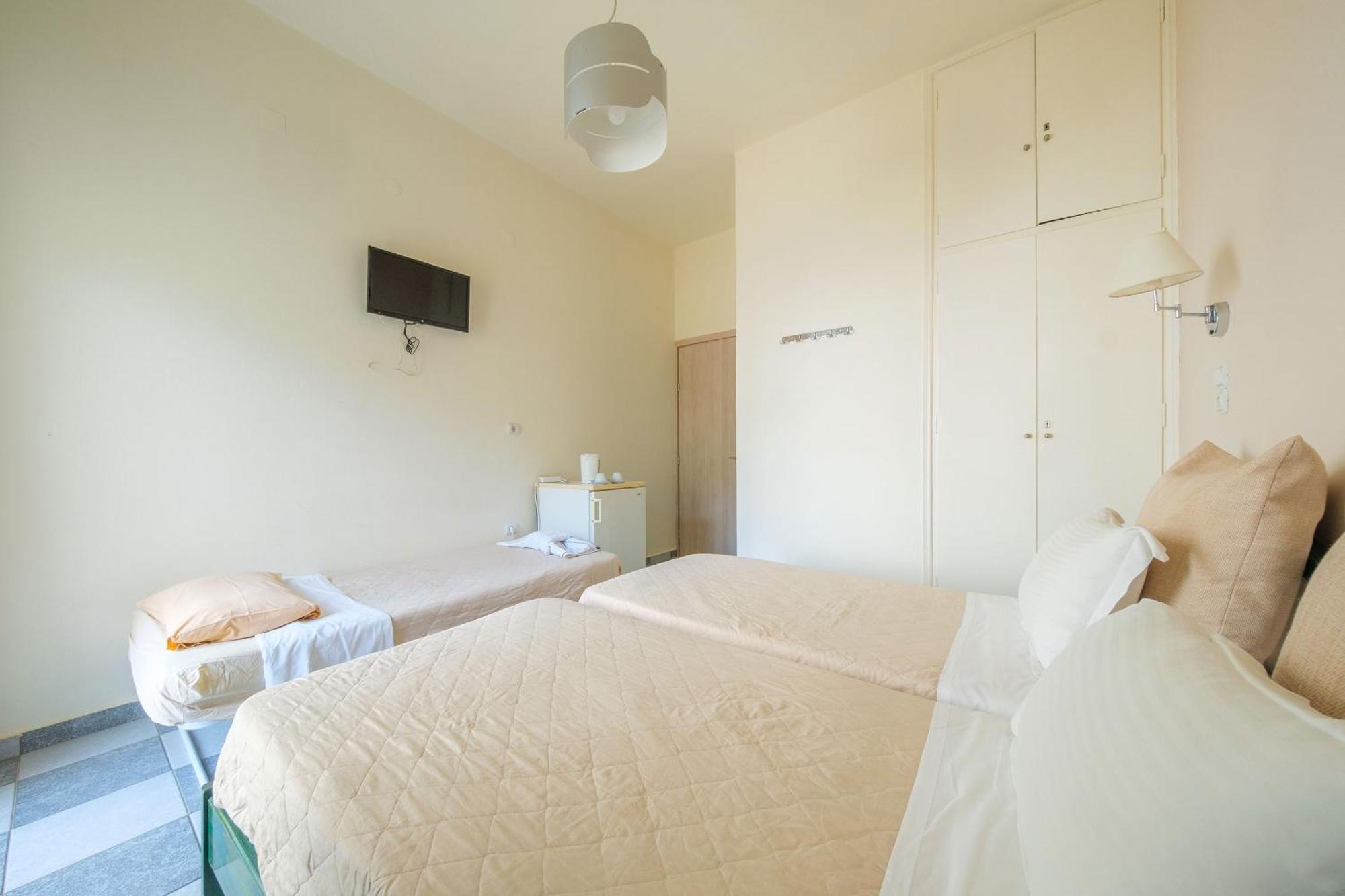 Golden Moon Hotel Tolo Ngoại thất bức ảnh