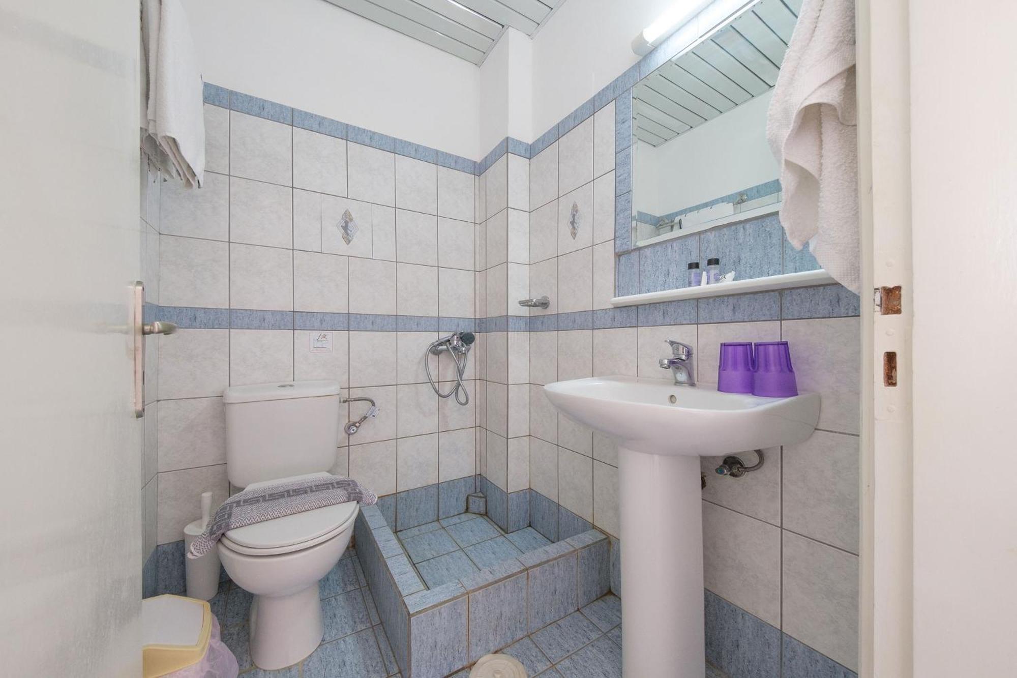Golden Moon Hotel Tolo Ngoại thất bức ảnh
