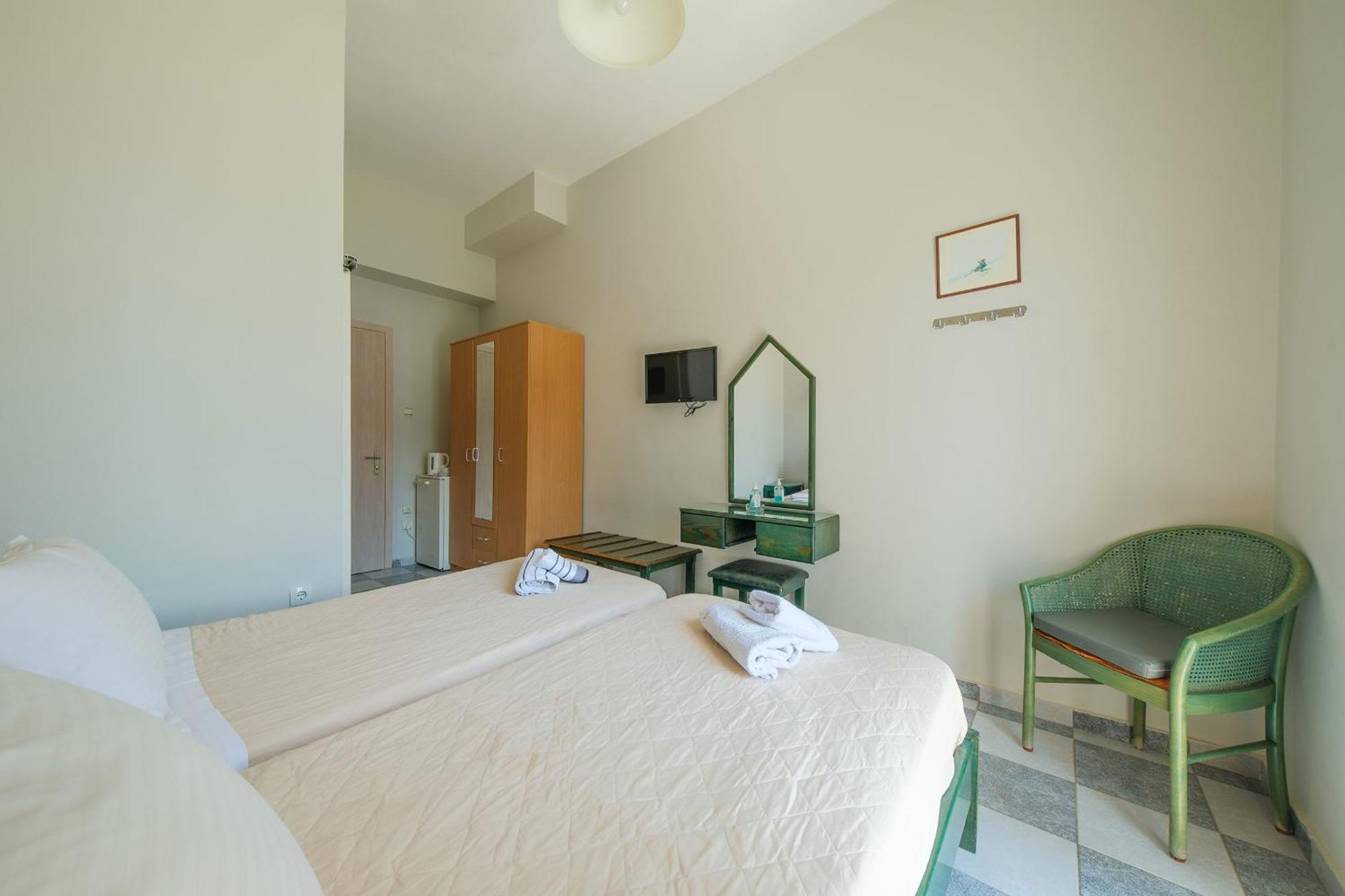Golden Moon Hotel Tolo Ngoại thất bức ảnh